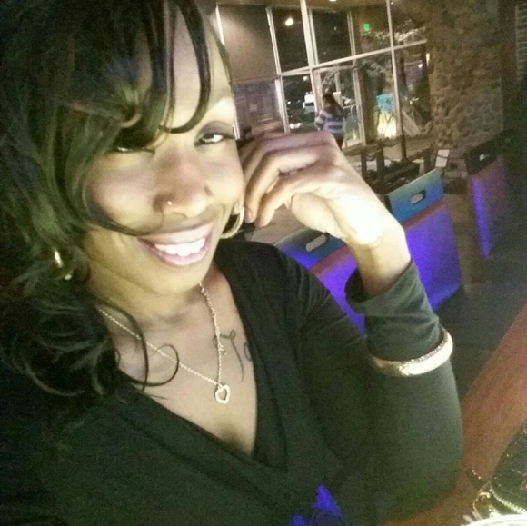 Meet your Posher, Aisha - Picture 3 of 4